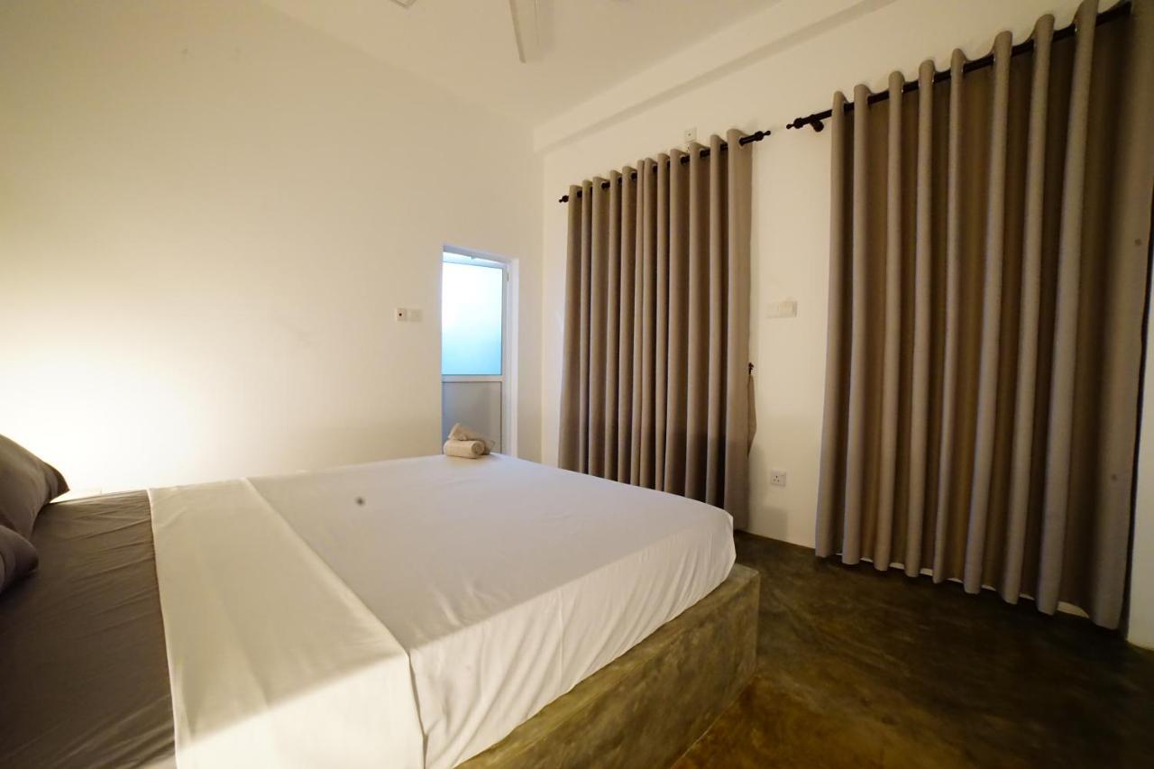 Island Life Hotel Negombo Exterior photo