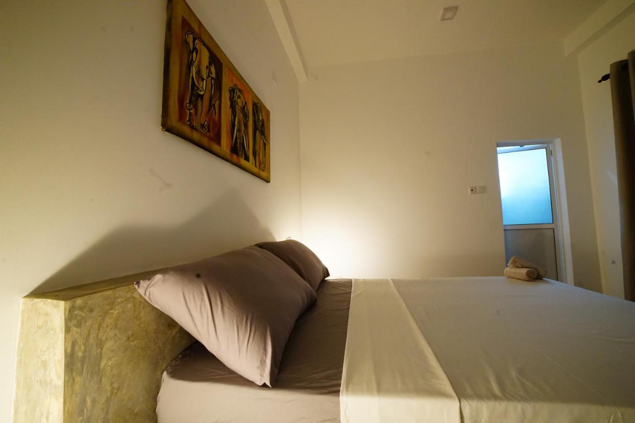 Island Life Hotel Negombo Exterior photo