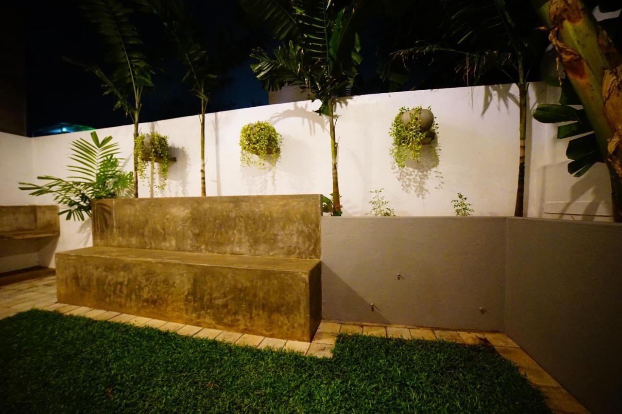 Island Life Hotel Negombo Exterior photo