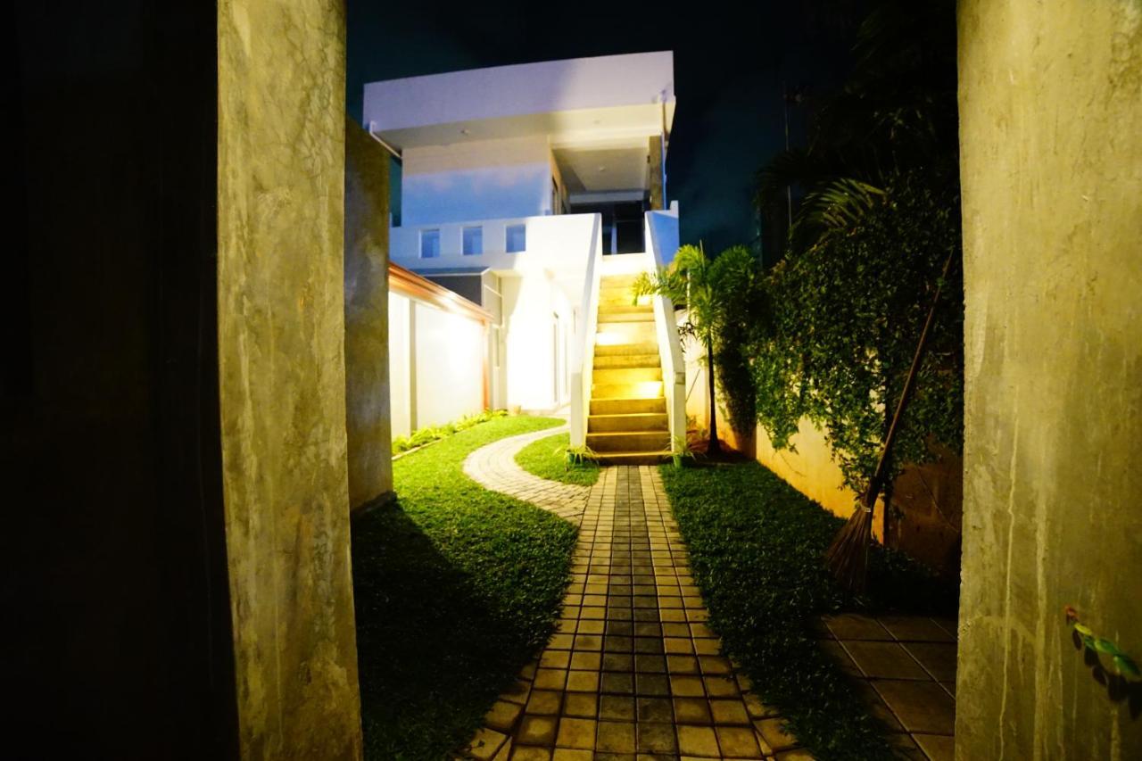 Island Life Hotel Negombo Exterior photo